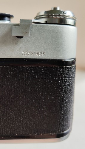 Vintage Zenit-E 35mm USSR movie camera with Helios 44-2 lens - Picture 5 of 20