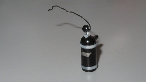 1:18 GMP 1969 CHEVROLET CAMARO STREET FIGHTER CONVICT NOS BOTTLE WITH HOSE ONLY - Picture 1 of 4