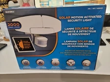 SUNFORCE SOLAR MOTION ACTIVATED SECURITY LIGHT 2000 LUMENS. BRAND NEW IN BOX.