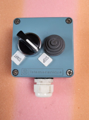 TELEMECANIQUE 50X65 H29 STOP START ENCLOSURE W/ SELECTOR SWITCH ZBE-101 CONTACT