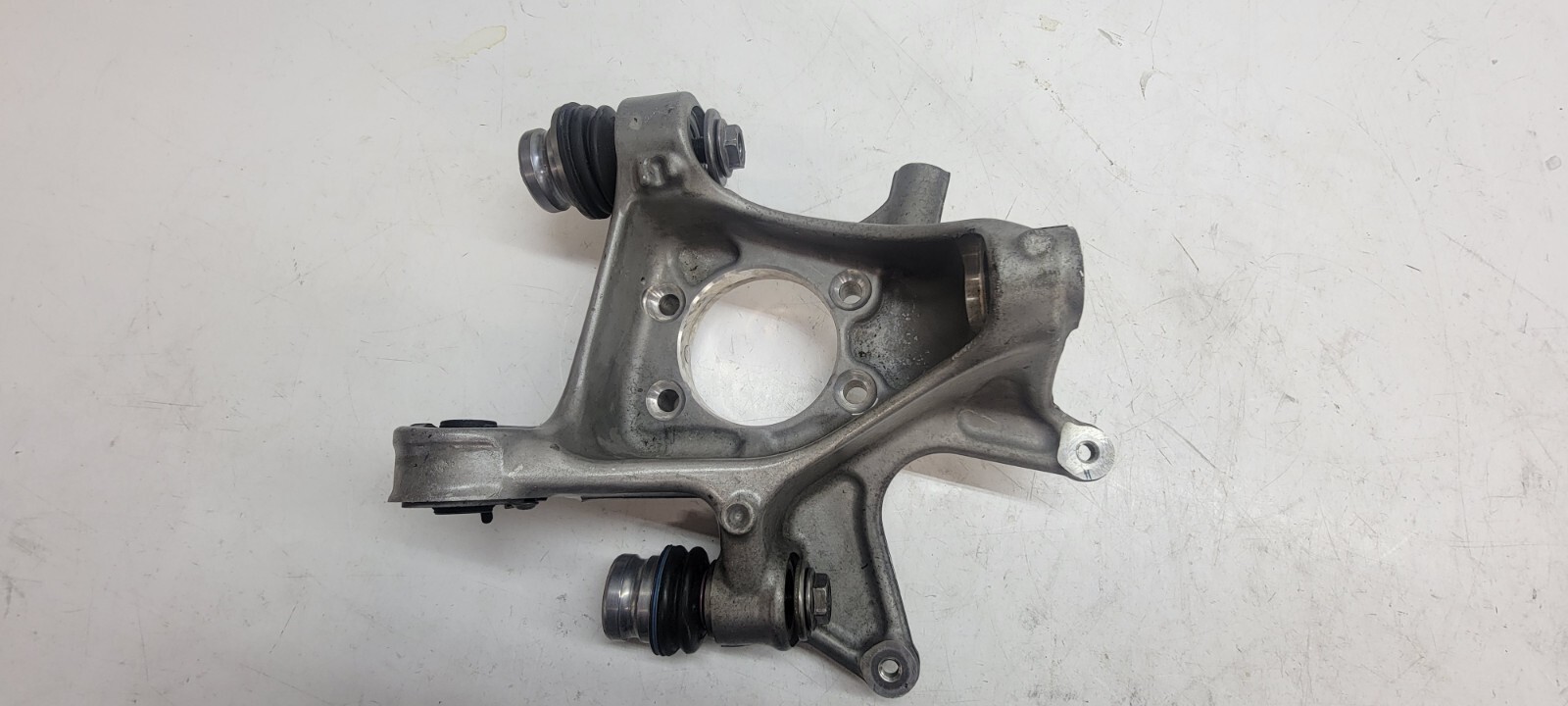 LAMBORGHINI AVENTADOR REAR RIGHT RH HUB KNUCKLE CARRIER WHEEL HUB OEM 470505434E