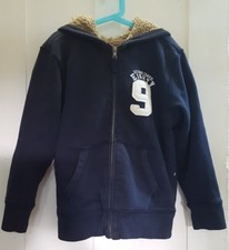 Boy's Childrens Place Navy Blue Graphic Logo Sherpa Lined Hooded Jacket Size 7/8