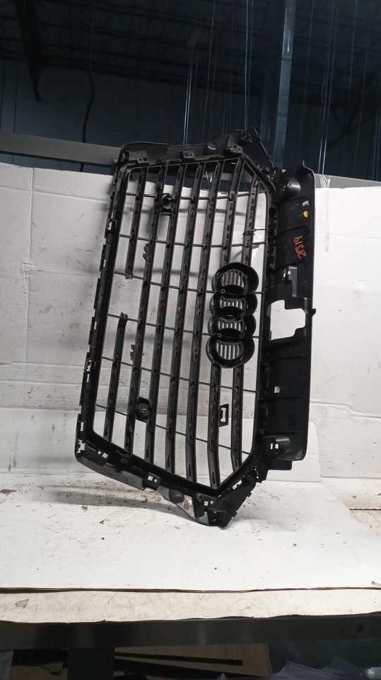 Used Front Center Grille fits: 2017 Audi S3 center black Front Center Grade A - Изображение 2 из 4