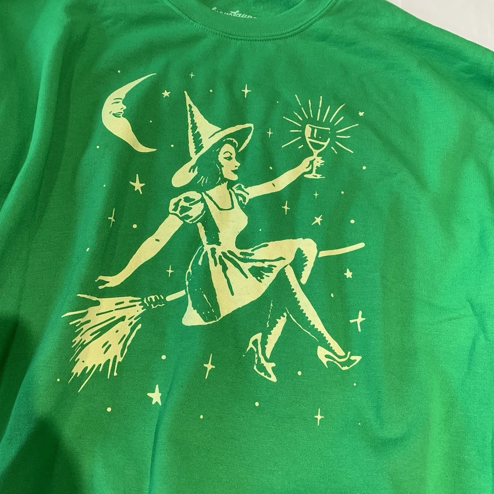 Sudadera Lucy Jaynes Unisex Verde Manga Larga Grande Bruja Halloween Vino Foto 2 de 4