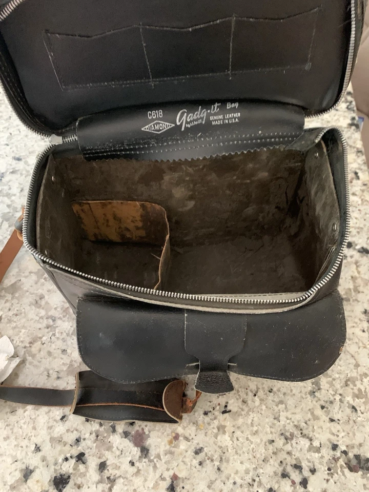 2 bolsas de cuero vintage para cámara - 1 es Diamond Gadg-it C618 negras. Ambos tienen correas Foto 4 de 4