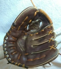Ron Santo Baseball Glove Autograph Model Registered 60-21224 Excellent Shape !!!