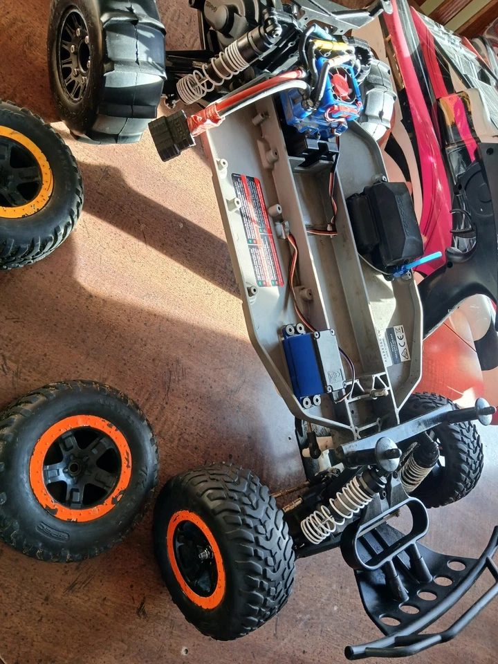 Traxxas Slash 2WD RTR Brushless Valeneon VxI3s Upgraded  - Image 4 of 4