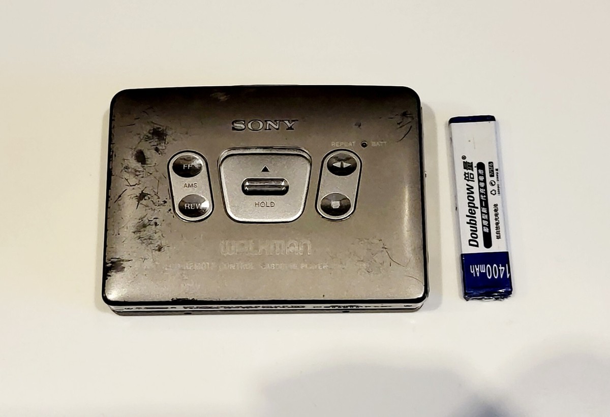 Rare SONY Walkman WM-EX614 CASSETTE PLAYER Collectable all Rare SONY Walkman WM-EX614 CASSETTE PLAYER Collectable all
