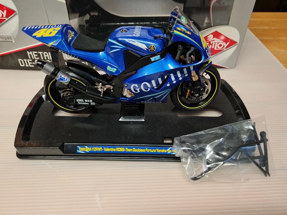 VALENTINO ROSSI YAMAHA YZRM1 team GAULOISES FORTUNA Guiloy 1/10 YAMAHA COD 13626 - Immagine 2 di 4