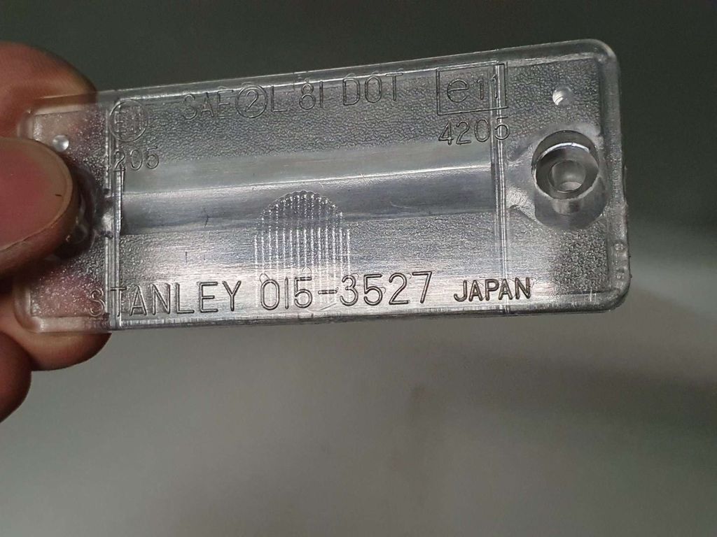 Mitsubishi L200 1992 Number Plate Light MB183547 Aor3151 for sale 