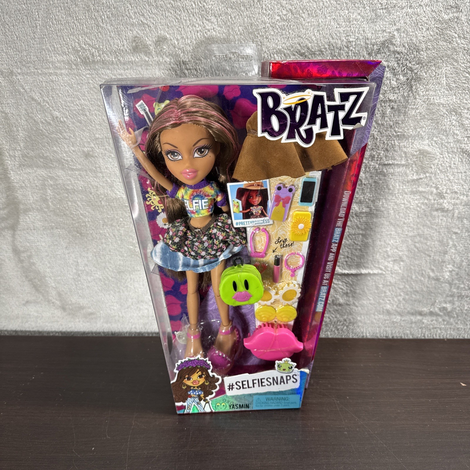 BRATZ SELFIE SNAPS YASMIN DOLL NEW BOXED DISCONTINUED