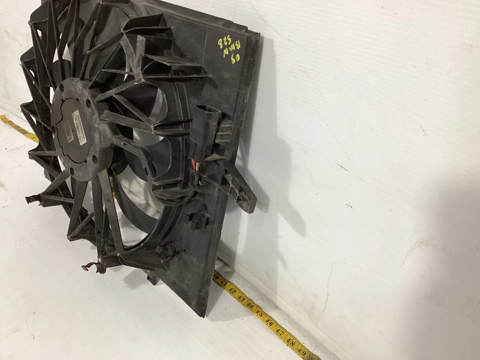 2009-2013 BMW 528i XDRIVE Engine Motor Cooling Radiator Fan Shroud 6946638 OEM . Foto 2 de 4