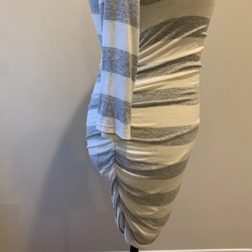 Espléndido Vestido a Rayas Gris y Blanco Manga 3/4 Talla Pequeña. ¡Tan suave! $138. Foto 3 de 4