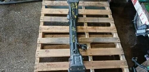 Suspensión trasera Mercury Capri 1991-1994 travesaño subchasis soporte de base Foto 2 de 3