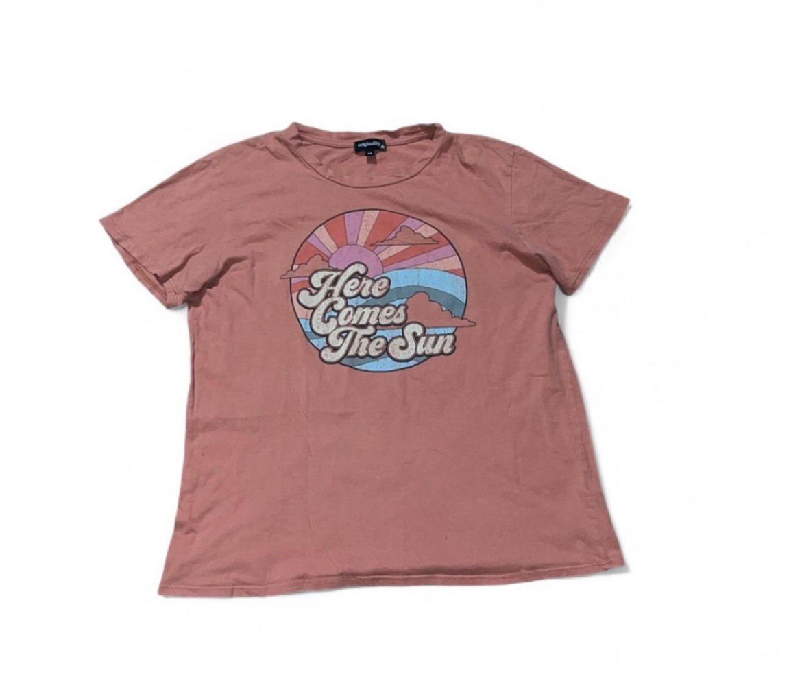 Pink Peach Retro “Here Comes The Sun” Graphic T-Shirt Size Medium Y2K
