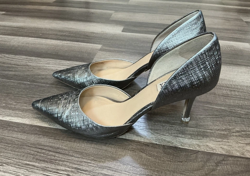 "Bombas de tacón Badgley Mischka D'Orsay de 3,5"" metálicas plateadas 10 brillantes silenciosas de lujo" Foto 4 de 4