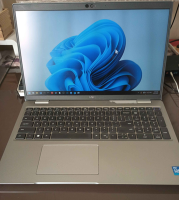 Dell Latitude 5521 (Touchscreen, Intel i7-11850h, Nvidia MX450 