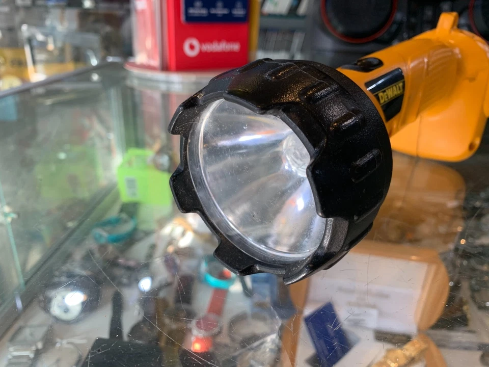 DEWALT DW904 12V CORDLESS FLASHLIGHT - SKIN ONLY - Image 2 of 4