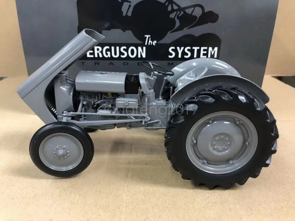 Universal Hobbies 1/16 FERGUSON TEA 20 1949 Tractor Diecast Model UH2690 hot - Image 4 of 4
