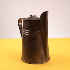 antica brocca in peltro lavorata a mano