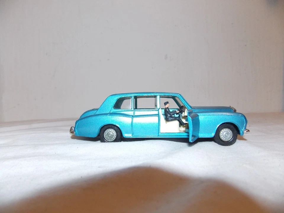 DINKY 152 ROLLS ROYCE PHANTOM V, METALLIC BLUE, VERY NEAR MINT, NO BOX - Image 3 of 4