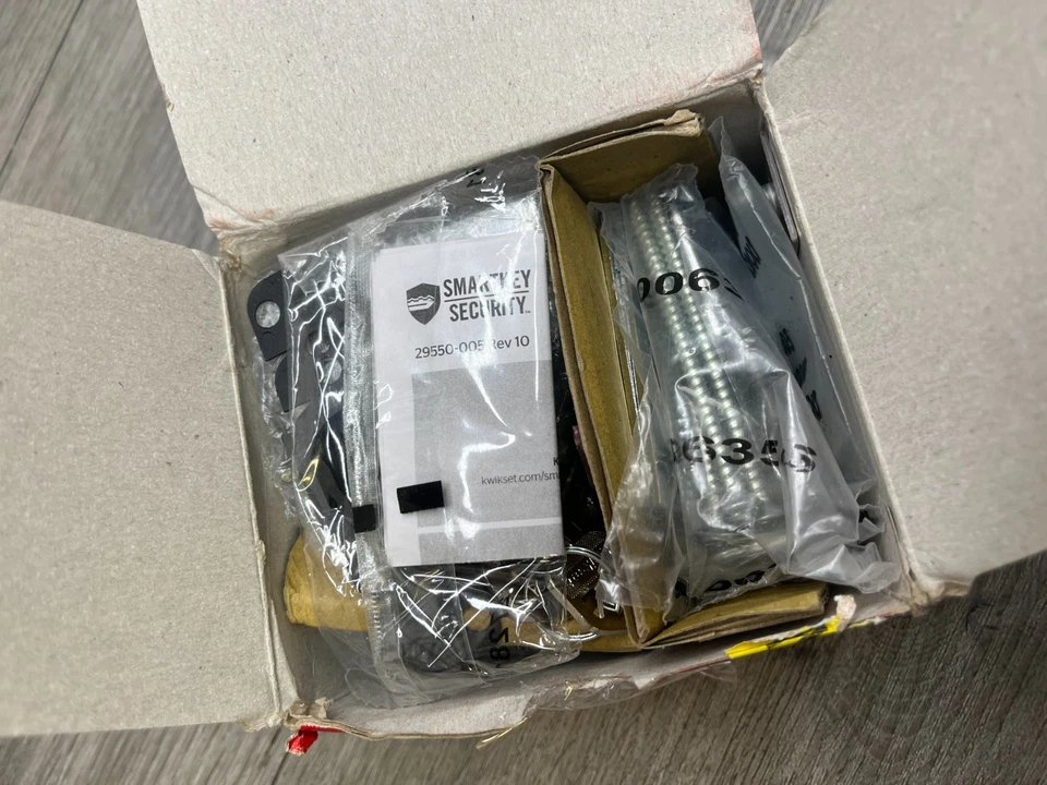 Kwikset 158SQT-S.STRKP Halifax Square Rose monocilindro - cromo Foto 3 de 3