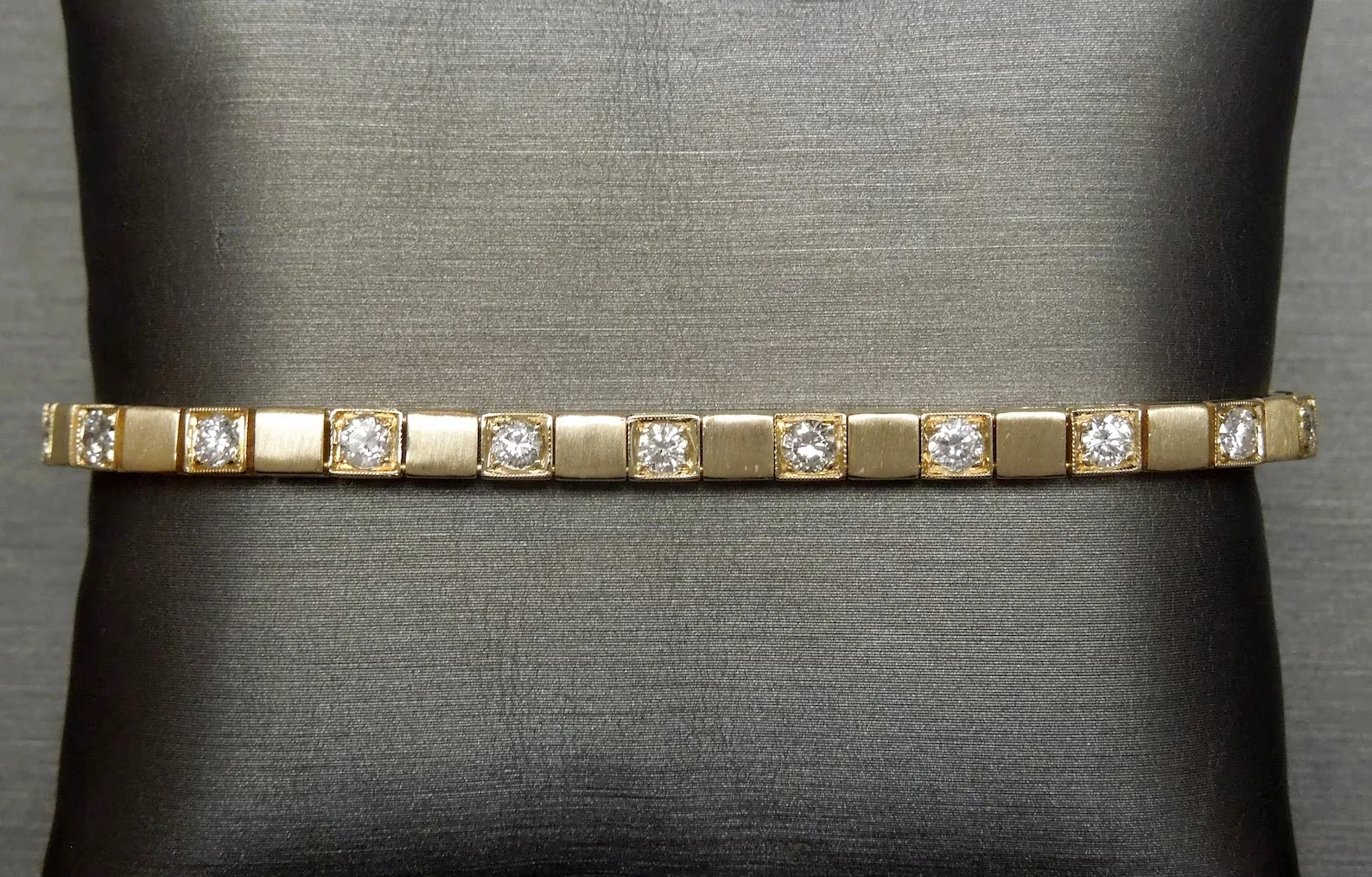 VALENTINO Bracciale Tennis Donna Diamanti Simulati Taglio Tondo 7 46 Ct Placcato Oro Giallo 14k