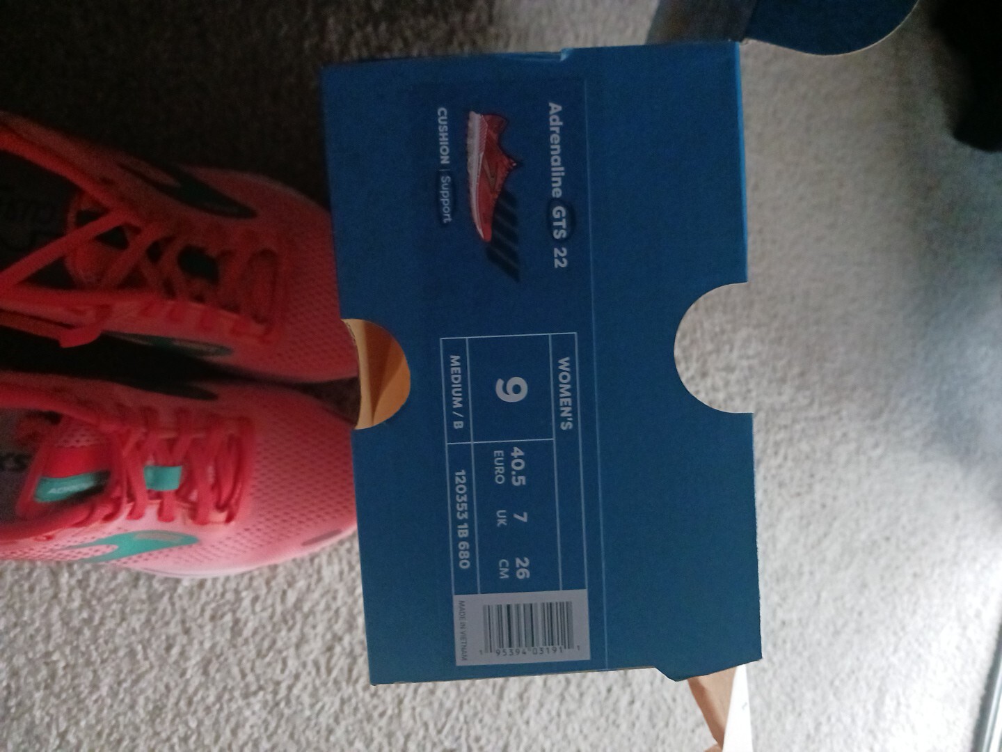 Womens BROOKS  Adrenaline GTS 22 Coral Sneakers Size 9 Brand New With Tags