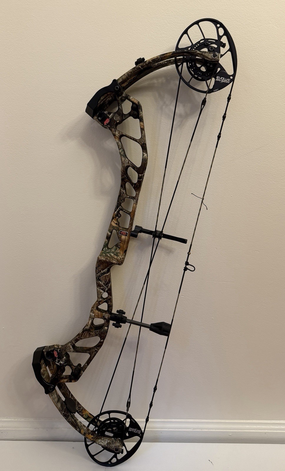 PSE Evoke 31 RH 70# Draw Weight Compound Bow