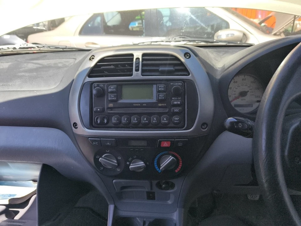 TOYOTA RAV-4 2000-2005 CD HEAD UNIT - Image 2 of 3