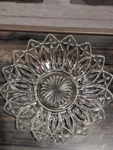 Vintage Federal Glass Petal 10" Round Bowl 16-Point Star Flower Cross Starburst