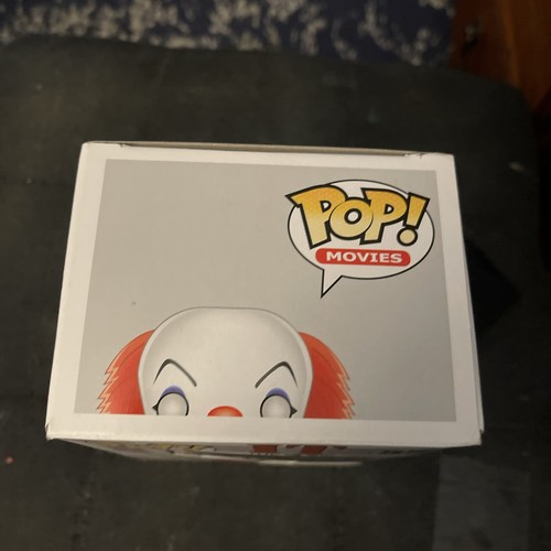 Funko Pop! IT - Pennywise #55 RICC 2018 Black And White W/protector - Picture 5 of 6