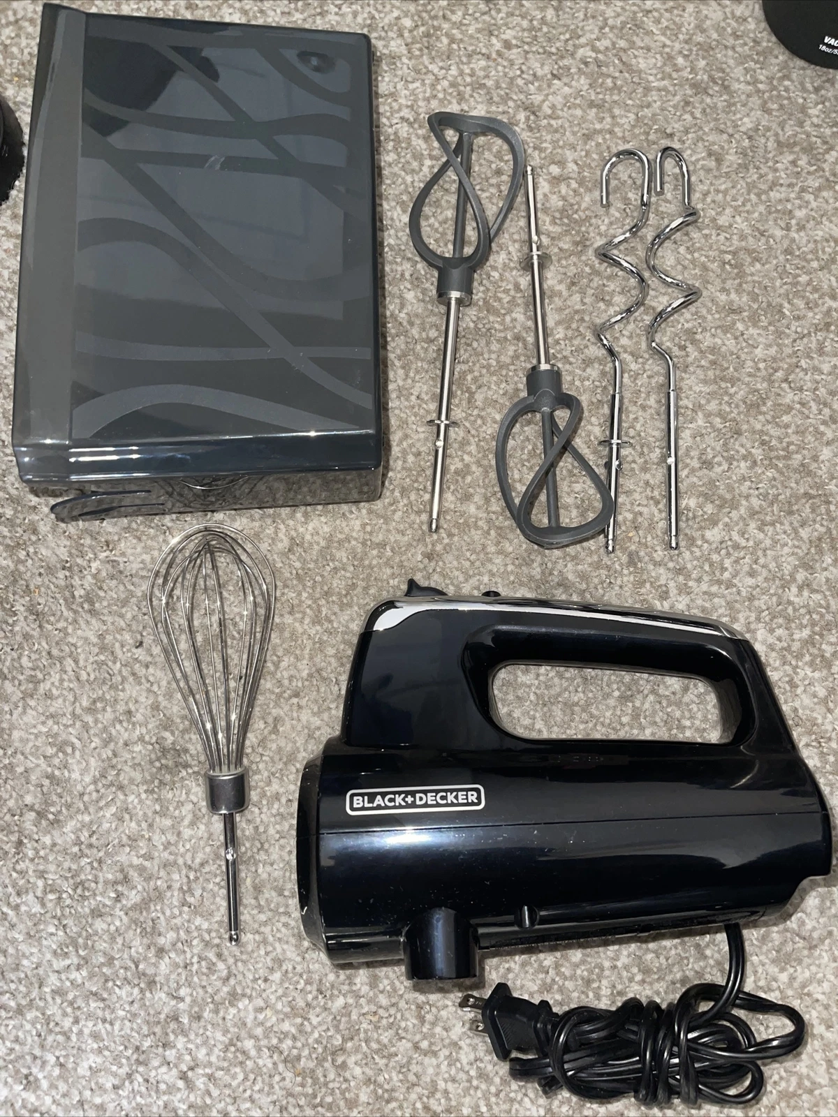 BLACK+DECKER MX600B Helix Performance Premium 5-Speed Hand Mixer , Black