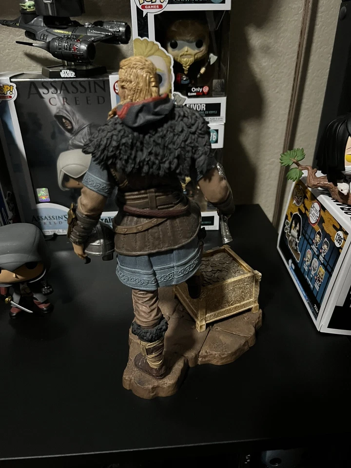 Estátua colecionável Assassin's Creed Valhalla Eivor The Wolf Kissed Ubi - Imagem 2 de 4