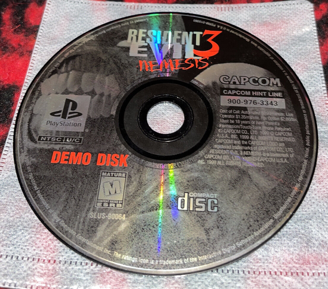 SONY PlayStation PS1 Dino Crisis Includes Resident Evil 3 Demo