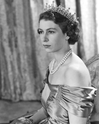 QUEEN ELIZABETH II Glossy 8x10 Photo Royal Family Print Portrait Poster | eBay