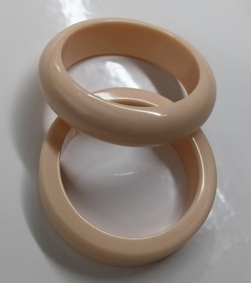 Mango MNG Creme Harz Armreif 2er Set Nude Retro Armbänder Minimalistisch Chic Neu