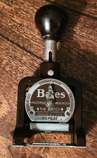 VINTAGE BATES NUMBERING MACHINE - S/N 431994 - 6 WHEELS - STYLE E - W/ BOX