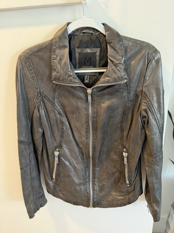 Mauritius Women's Black Leather Short Slim Biker Jacket Full Zip Long Sleeve M