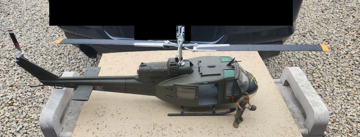 21ST CENTURYTOYS UH-1 ヘリコプター 21センチュリートイズ 21st Century Toys U.S. Army 1st Cav Heuy Helicopter W/Pilot