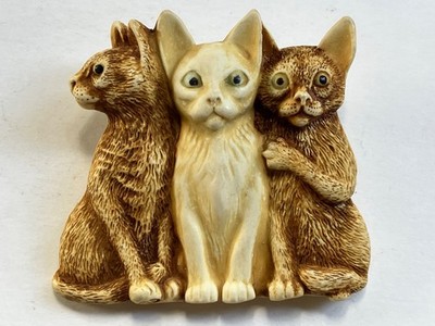 HARMONY KINGDOM Sculptural  Figurine BROOCH ''Royal Watch'' 1997  CAT PIN