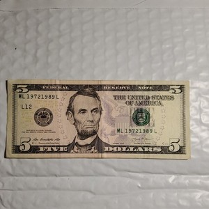 2013 $5 Federal Reserve Note Banknote - Circulated, Uncertified