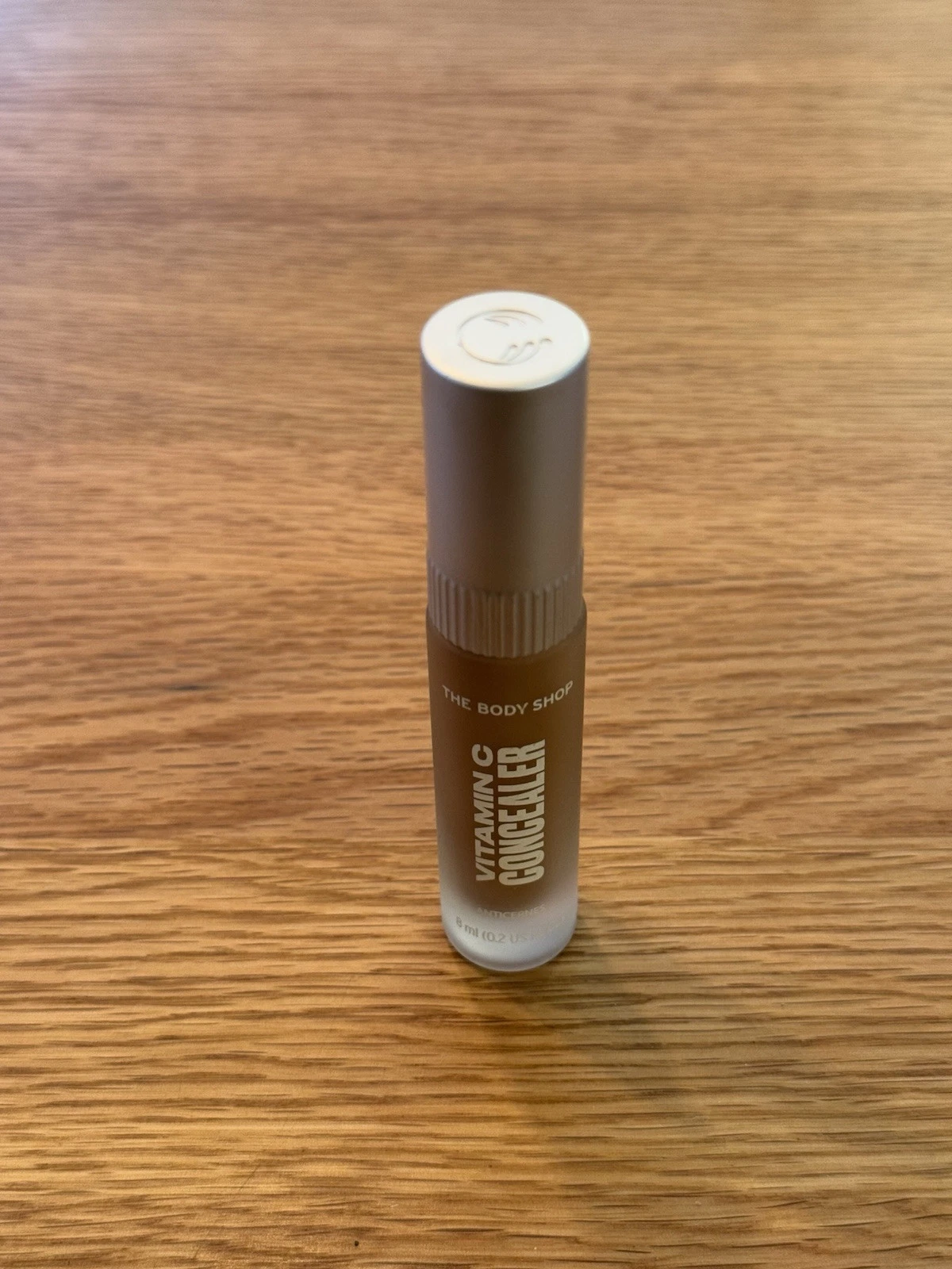 The Body Shop Vitamin C Concealer 8ml - DEEP 1W - Brand New 3