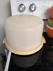 Vintage Yellow Gold Tupperware Cake Taker Carrier 684-8 w/ Lid & Carrier Handle — photo 2