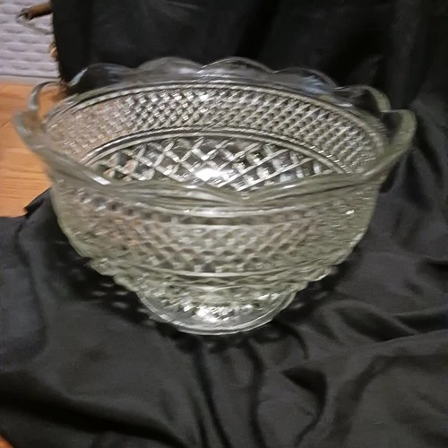 Anchor Hocking Wexford Pattern Clear Glass Fruit Pedestal Bowl 10"W x 5.5" H EUC