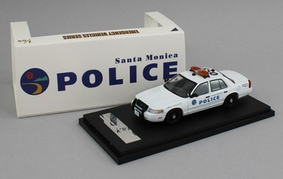 1:64 *ROLLIN DIECAST* WHITE Santa Monica FORD CROWN VICTORIA