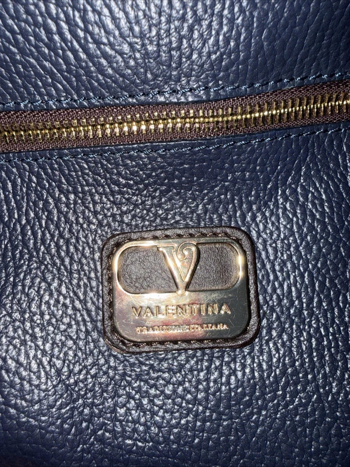 Único Bolso de Mano y Mochila Convertible Valentina Azul Marino Cuero Guijarro Usado en Excelente Condición Foto 3 de 4