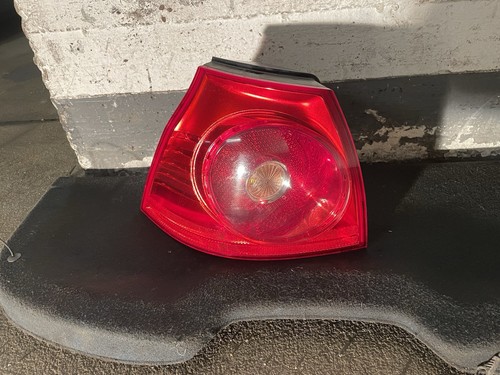 Heckleuchte aussen komplett Links 1K6945095E Golf V Rücklicht Original