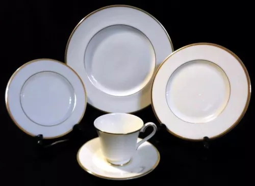 ROYAL DOULTON FINE CHINA #H5089 HEATHER Gold trim, Albion Shape 5 PIECE SETTING