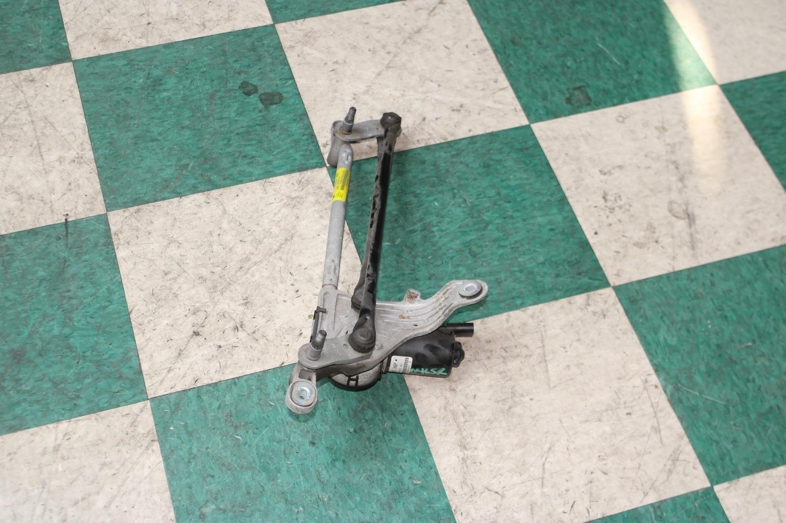 Maserati Quattroporte 2014-2021 Windshield wiper motor